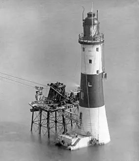 Beachy: Construction of the lighthouse Beachy-Head in England, 1911