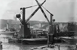 Indicating: Construction at London Bridge