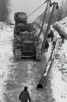 Displays: Construction of Luginetskoe-Parabel oil pipeline, 1982