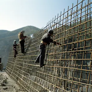 Mounting: Construction of Miatlin hydroelectric power station, 1981