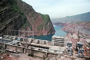 Nurek: Construction of Nurek hydroelectric power station, 1977