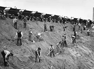 Tipper: Construction of the Olympic Stadium in Berlin, 1934