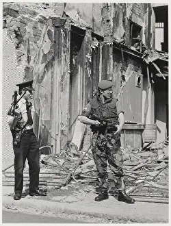 Suez: Construction of a roadblock, checkpoints