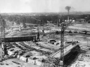 Scaffolding: Construction site of the Kongresshalle - Congress