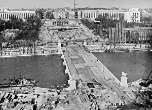 Pont: Construction site of the Paris World Fair, 1937