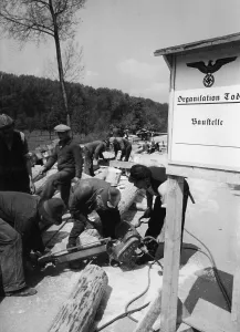 Sawing: Construction site of the Todt Organization