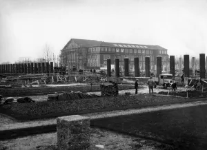 Volk: Construction work for the exhibition Schaffendes Volk