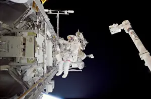 Modular: Construction work on International Space ?