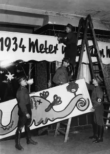 Festivity: Construction work for an SA carnival, 1934