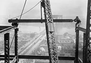 Dizzy: Construction workers while building a skyscraper