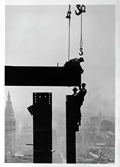 Smog: Construction workers, Empire State Building, New York, USA