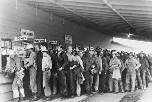 Payday: Construction workers lined up on payday ?