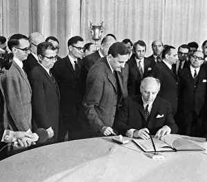 Contract: Contract initialing between USSR and FRG, 1970