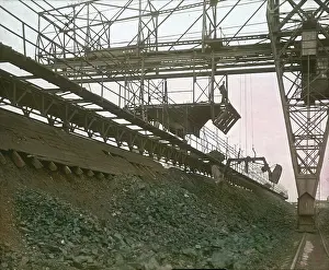 Gasworks: Conveyor with automatic grab
