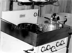 Splashed: COOKER WITH SAFETY GUARD