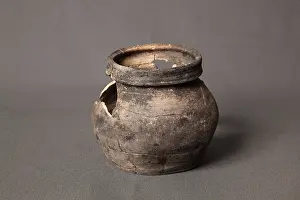 F250: Cooking pot, castle of Chateau-Thierry, Picardy, France