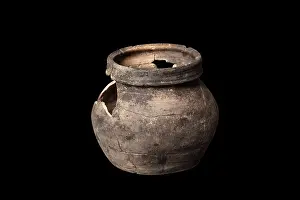 F250: Cooking pot, castle of Chateau-Thierry, Picardy, France
