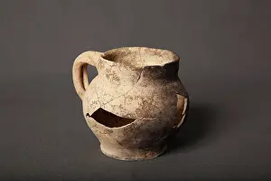 Latrine: Cooking pot, castle of Chateau-Thierry, Picardy, France