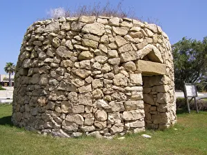 Luqa: Copy of ancient Maltese hunting hut
