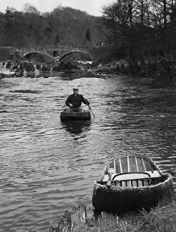 Carmarthenshire: CORACLE FISHERMAN