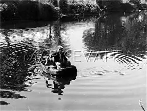 Carmarthenshire: CORACLE FISHERMAN