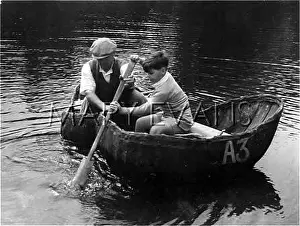 Carmarthenshire: CORACLE FISHERMAN