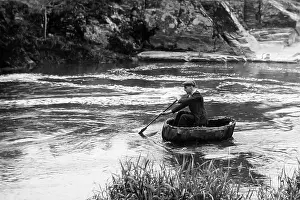 Coracle: Coracle on River Teifi at Cenarth, Wales