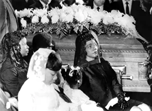 Yolande: Coretta Scott King, with her daughters, ?