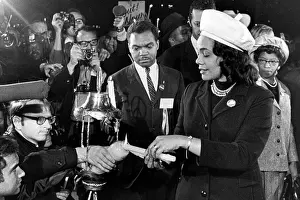 Coretta: Coretta Scott King lights candle at anti ?