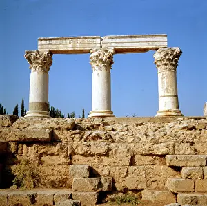 Corinthian: Corinthian columns