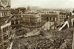 Pageantry: Coronation 1953, crowds in Trafalgar Square