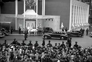 Coaches: Coronation. Coach arriving with VIP