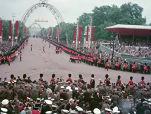 Thronging: CORONATION DAY 1953
