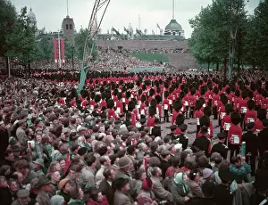 Thronging: CORONATION DAY 1953
