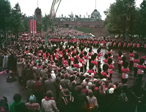 Thronging: CORONATION DAY 1953