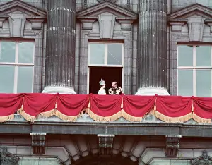 Thronging: CORONATION DAY 1953