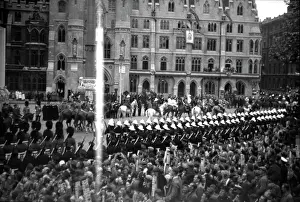 Terence: Coronation. Escorts dispersing