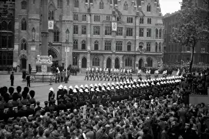 Terence: Coronation. March towards Abbey