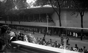 Marker: Coronation. Markers waiting for Guard of Honour