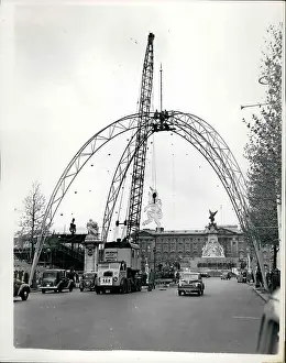 Unicorns: Coronation preparation in The Mall, London