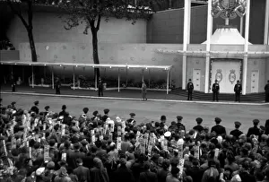 Terence: Coronation. Waiting for VIP arrivals