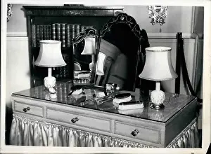 Carat: Coronation Year gold plate dressing table set, London