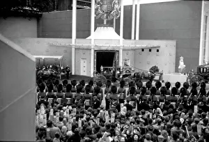 Terence: Coronation.Royal arrivals at West Door