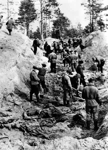 Labourers: Corpses of the massacre at Katyn, 1943