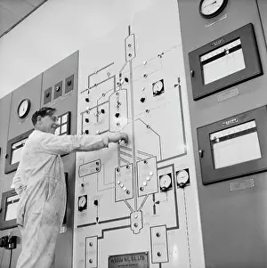 Cracking: Coryton Oil Refinery, Thurrock, Thurrock