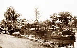 Bargees: Cosgrave Locks, Stony Stratford