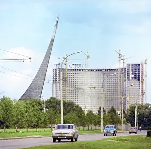 Cosmos Hotel under construction, 1978