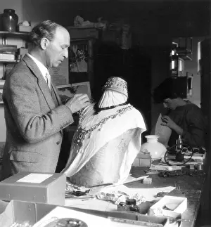 Jewelery: COSTUME JEWELLERY