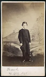 Fastening: COSTUME/PHOTO OF FRANK