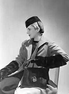 Seams: Costume - Seal Gloves 1935